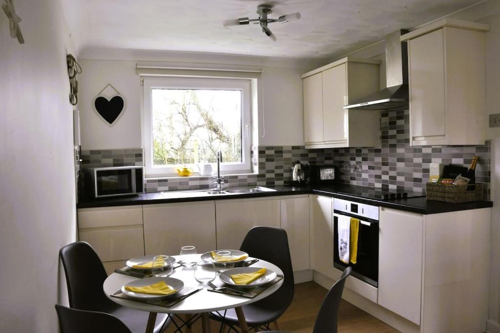 Ocean Breeze, Gower Holiday Village. Allows Dogs Swansea Exterior photo